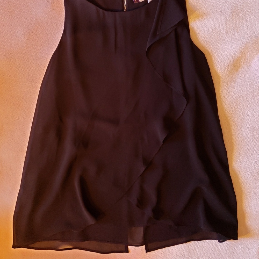 New black flowy top size M